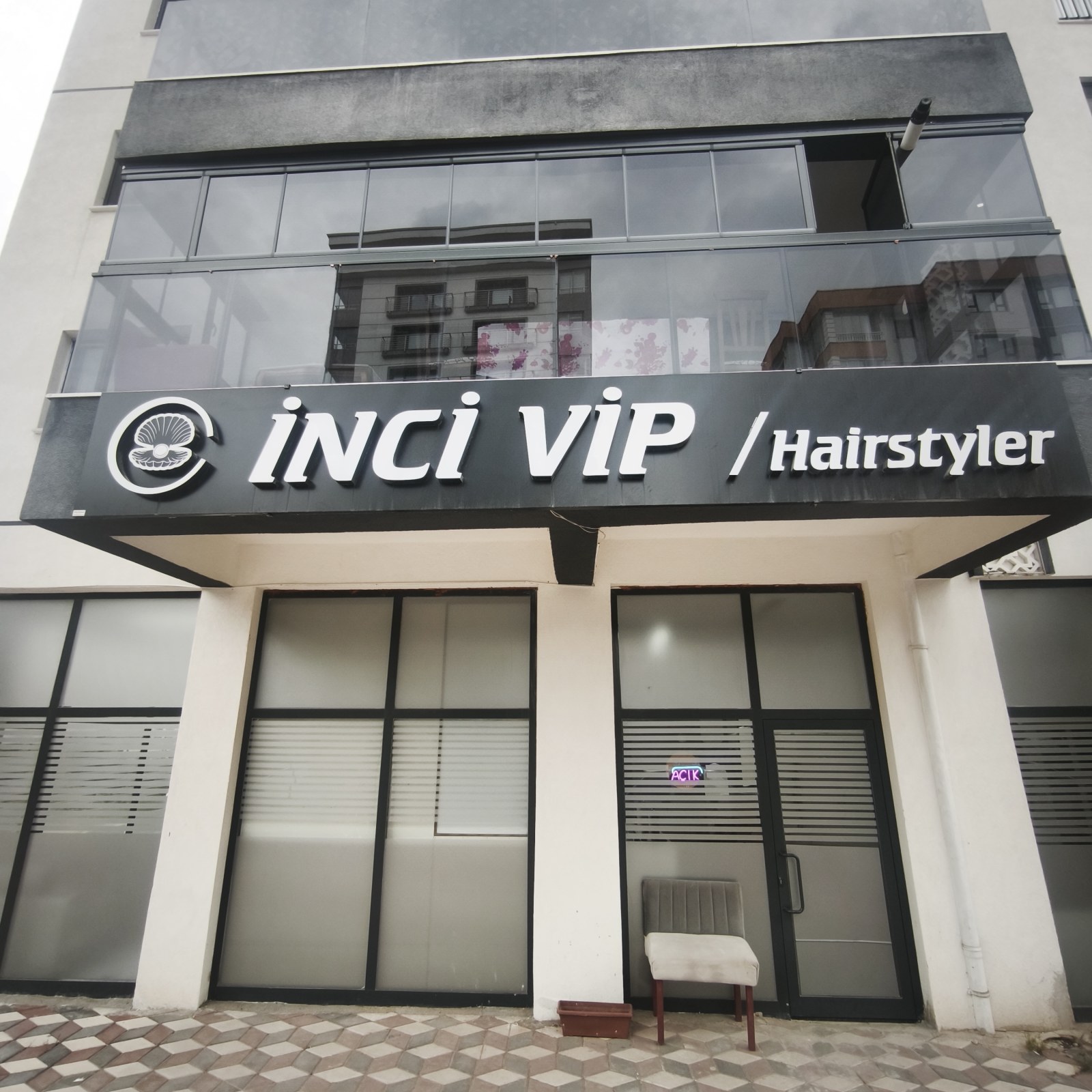 İNCİ VİP HAİRSTYLER — kapak görseli