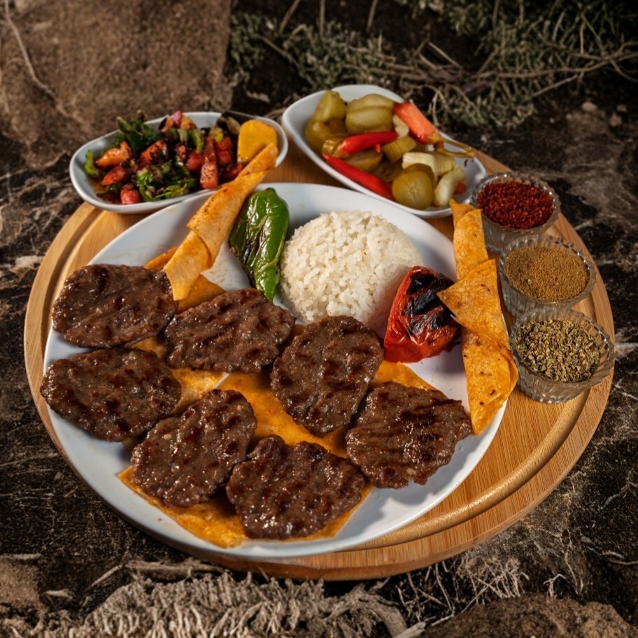 Izgara Köfte Servis