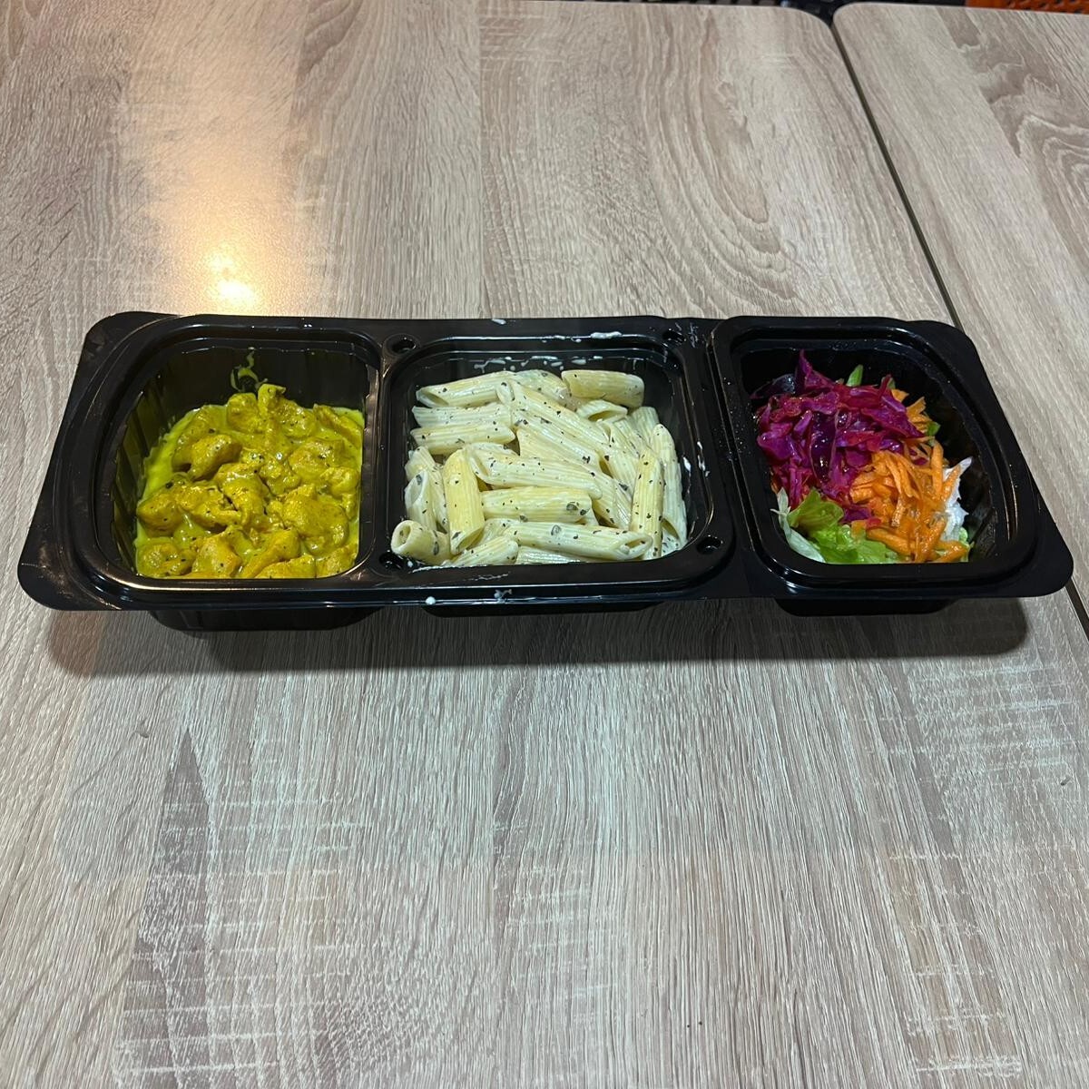 Cafede Parisli Tavuk, Kremalı Fesleğenli Penne, Salata