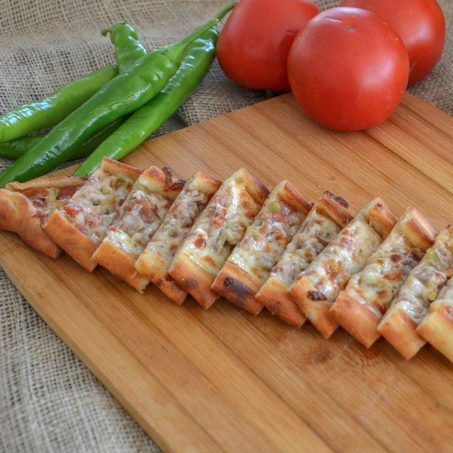 Kuşbaşı Kaşarlı Pide