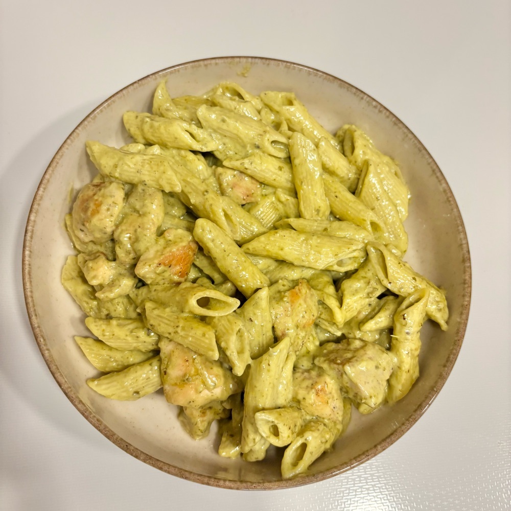 Pesto Soslu Tavuklu Penne