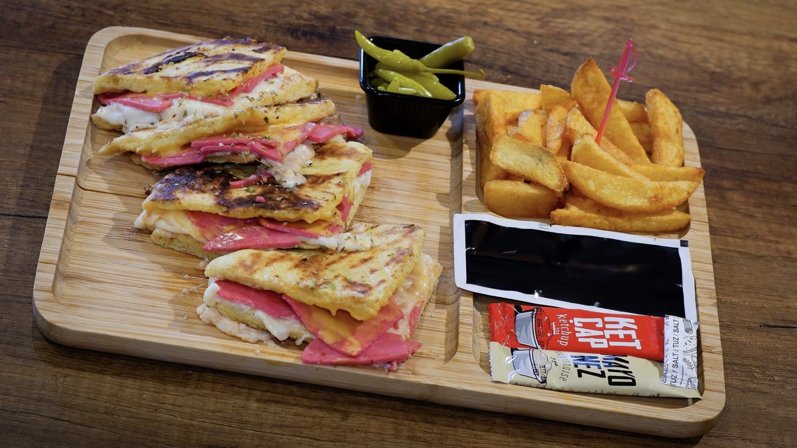 Salamlı Tost