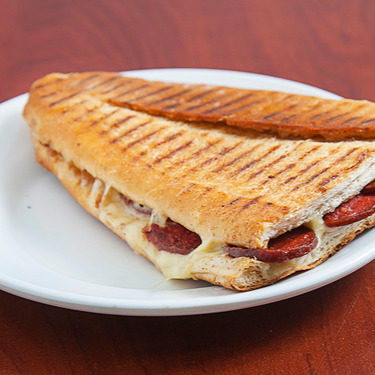 Üç Çeyrek Ekmek Arası Karışık Tost Menü