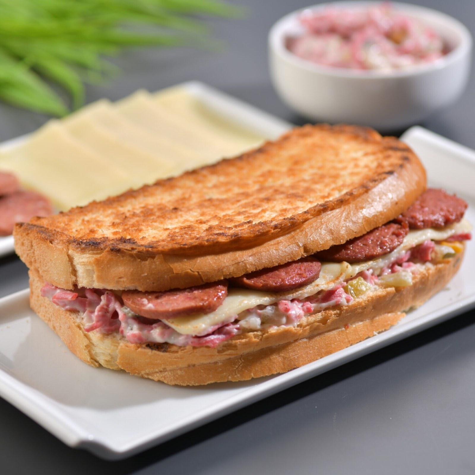Ayvalık Ekmeğine Kuzey Tost