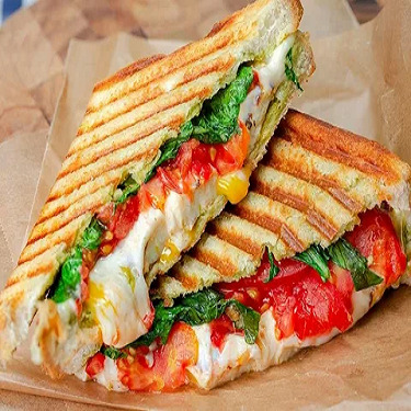 Beyaz Peynirli Domatesli Tost