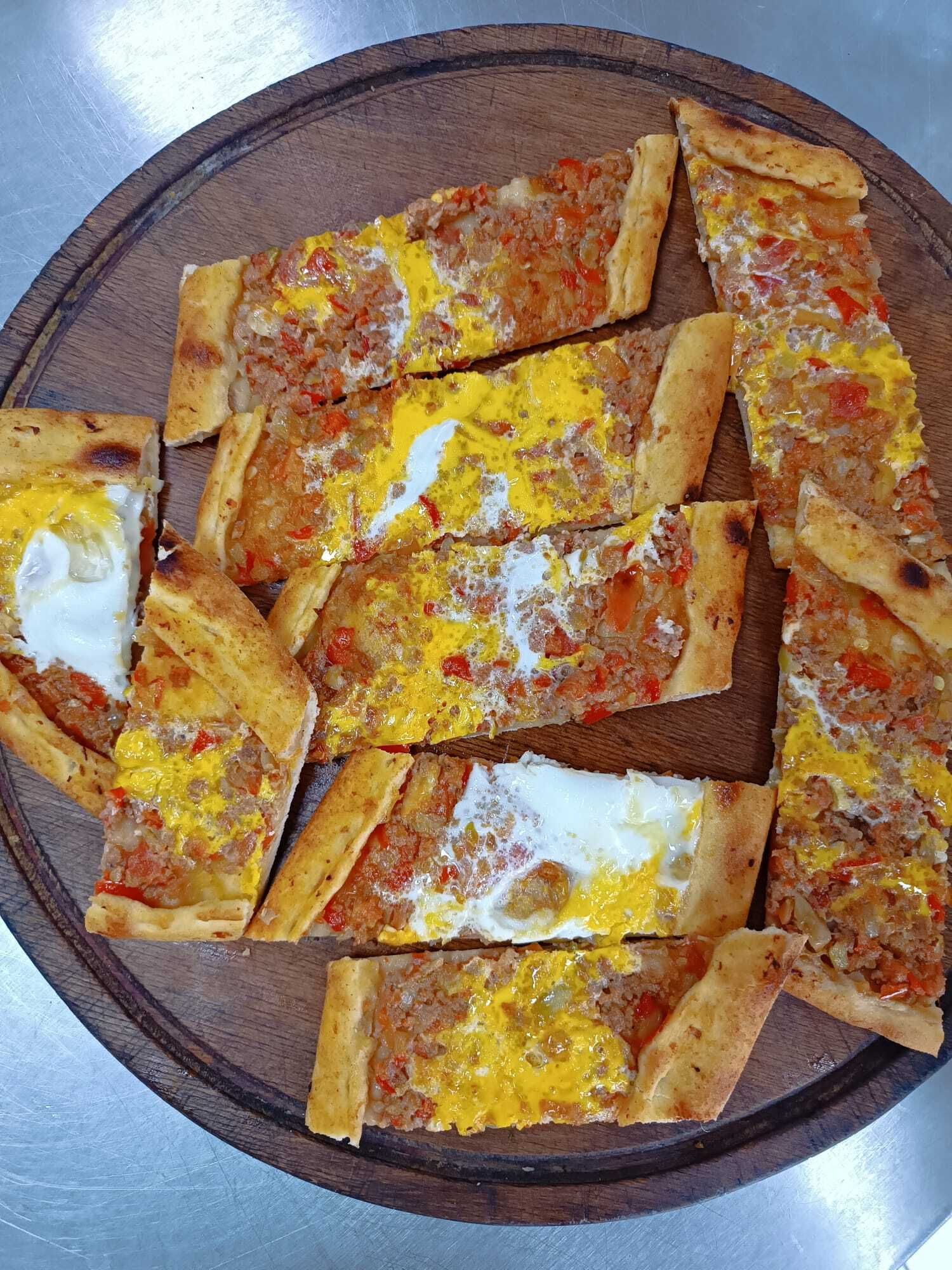 Kıymalı Yumurtalı Pide