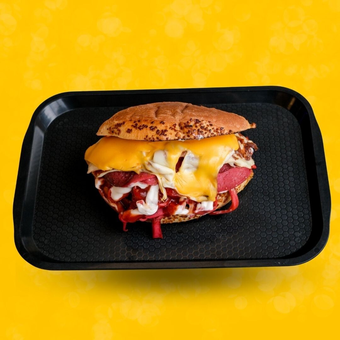 Çeşme Kumru Cheddar Peynirli Sandviç + 330 ml Coca-cola