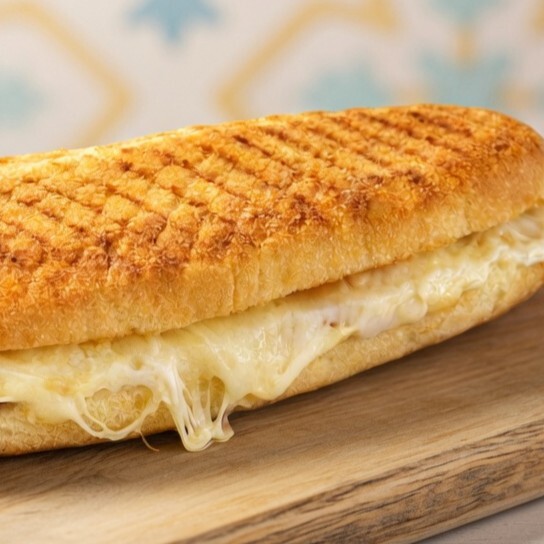 Üç Peynirli Tost