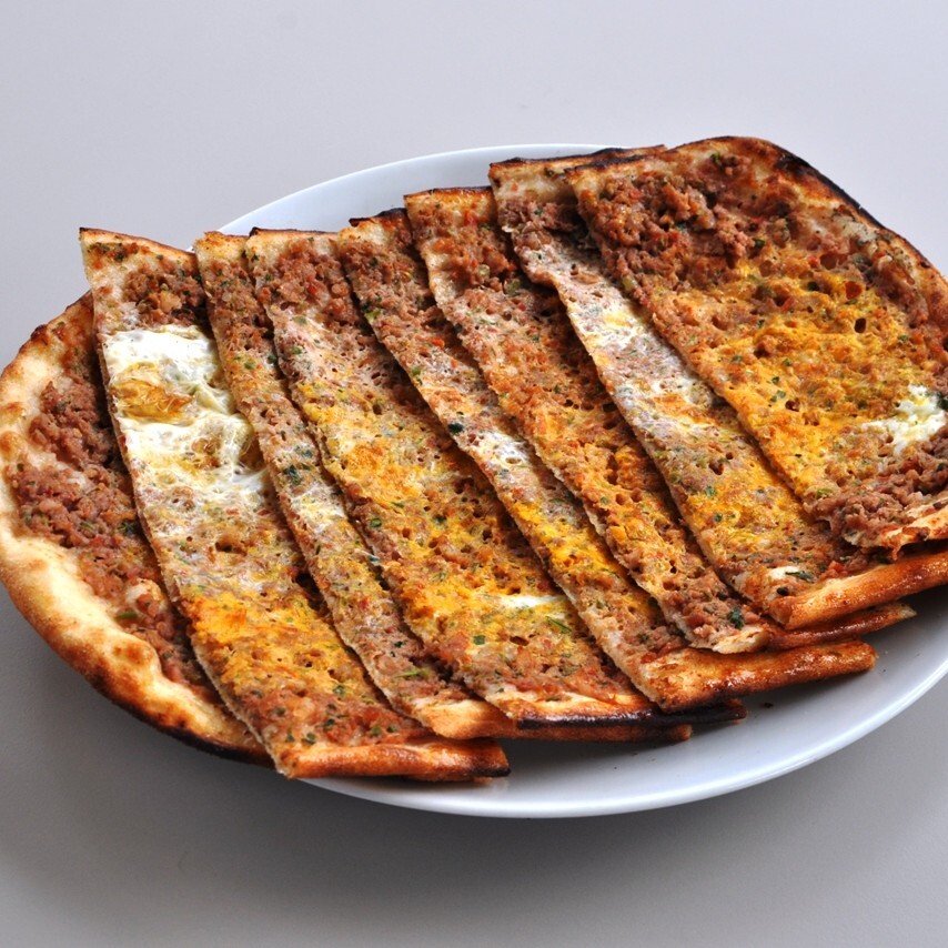 Kıymalı Yumurtalı Pide