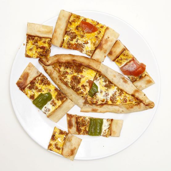 Kıymalı Yumurtalı Pide