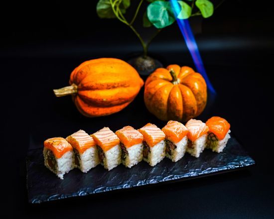 Salmon Fire Roll (8 Parça)