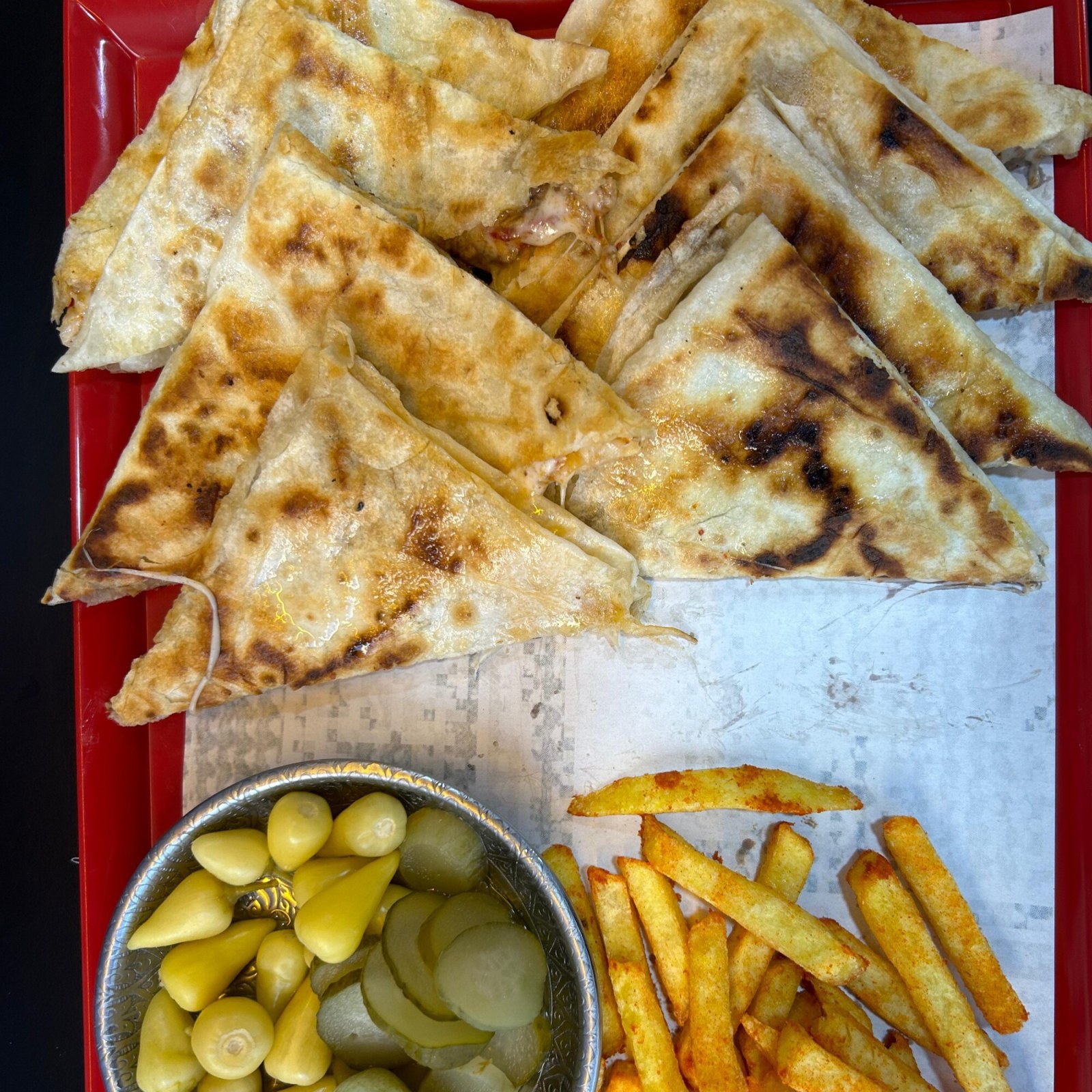 Sosisli Kaşarlı Yumurtalı Gözleme
