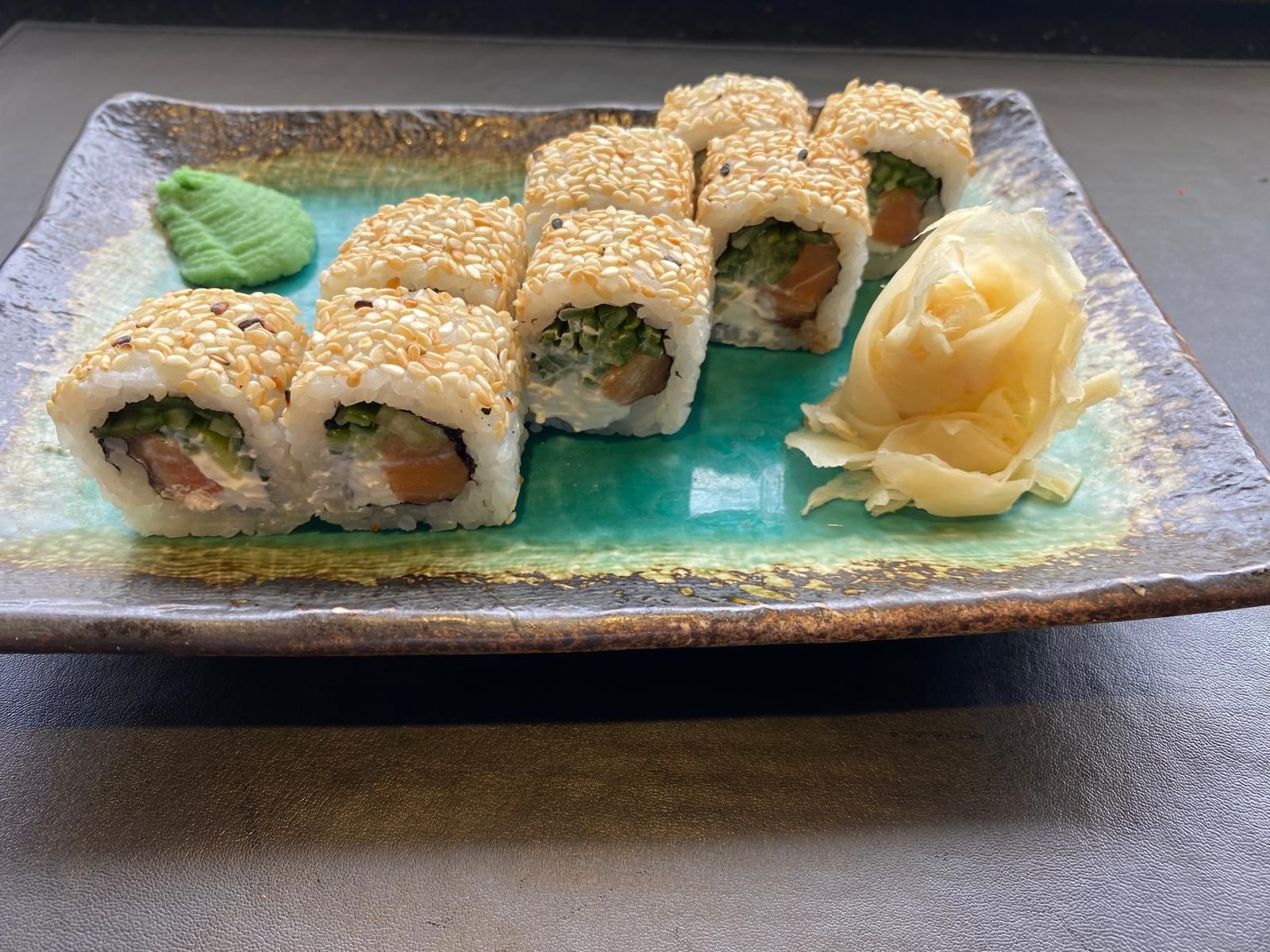 Sake Cream Cheese Roll (8 Pcs.)