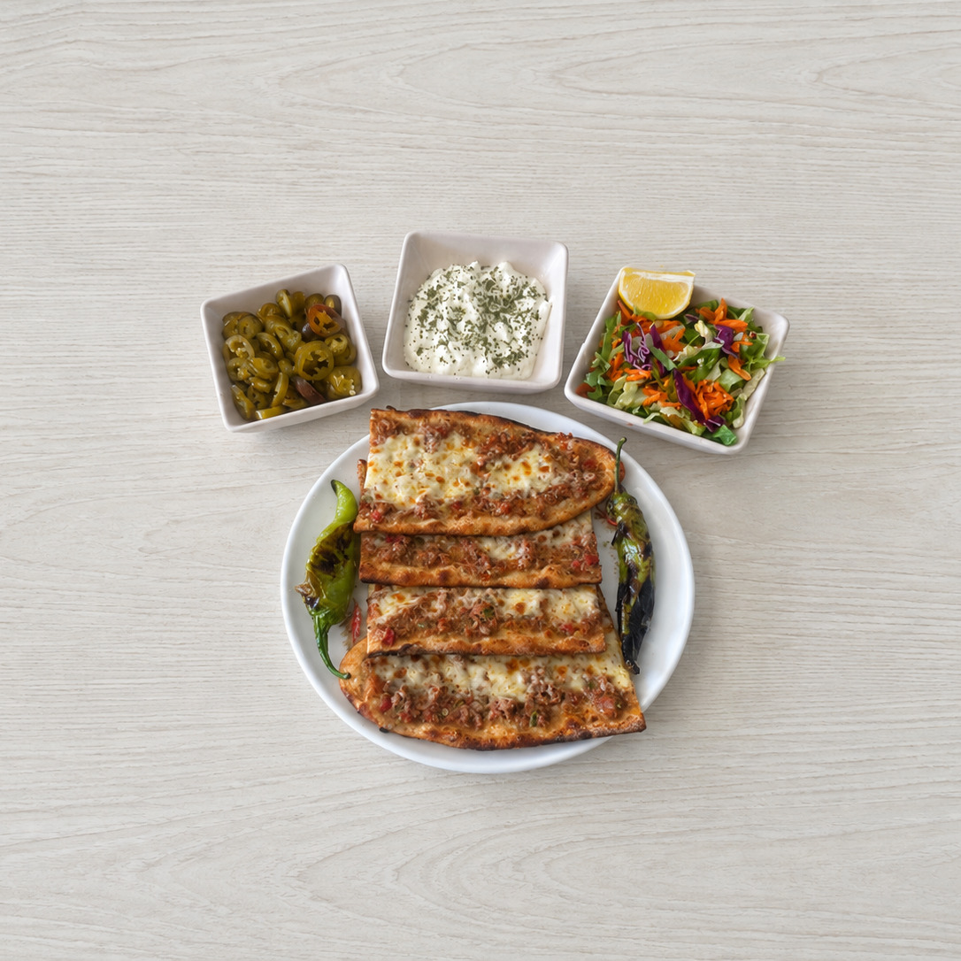 Kıymalı Kaşarlı Pide