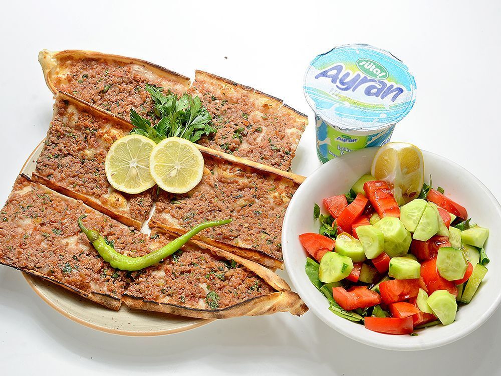 Kıymalı Pide + Salata + Kutu İçecek