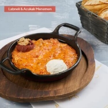 Labneli ve Acukalı Menemen