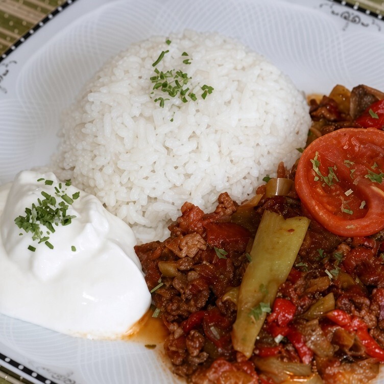 Günün 3 Menüsü Patlıcan Musakka + Yoğurt + Pilav