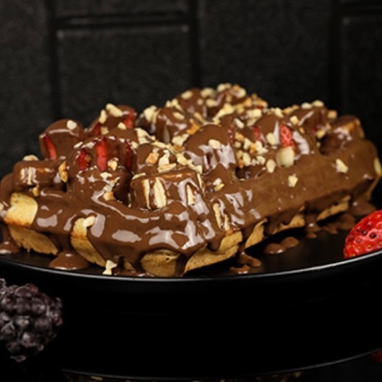 Çikolatalı Muzlu Çilekli Waffle [ Tek Kişilik ]
