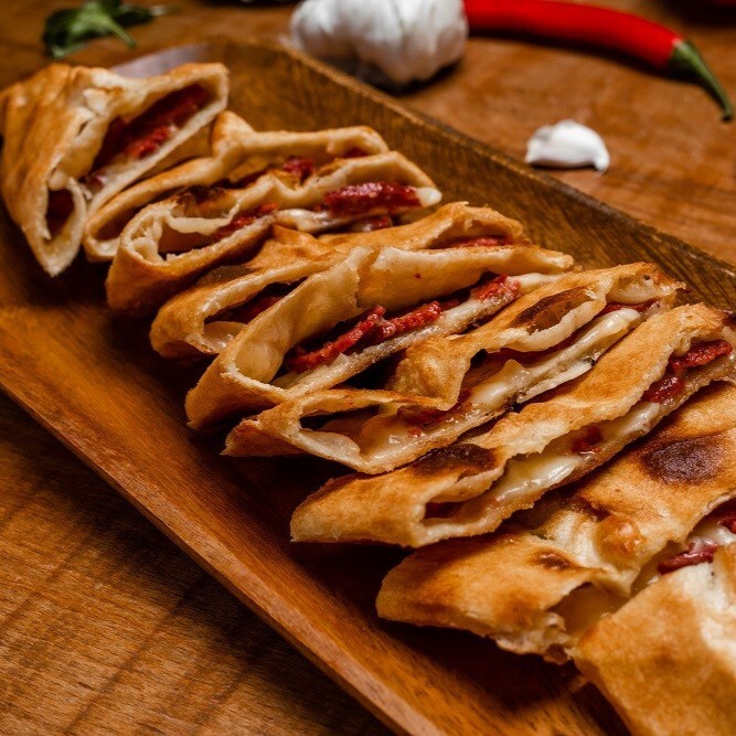Sucuklu Kaşarlı Pide