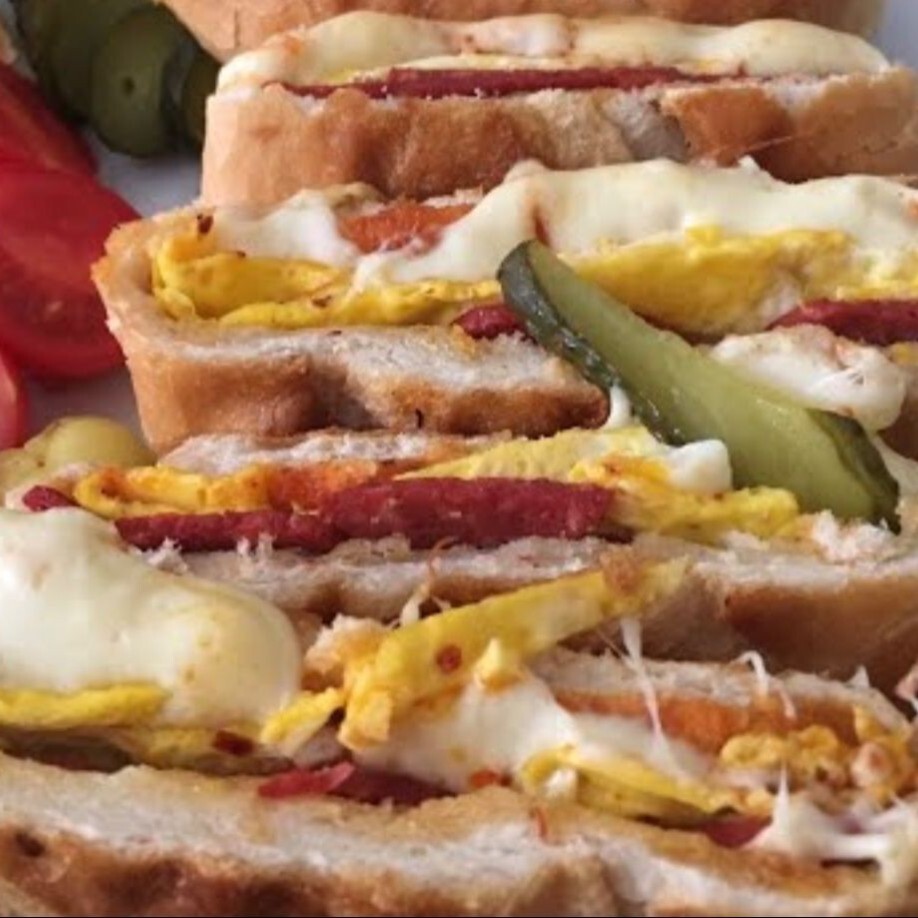 Bütün Ekmek Yumurtalı Karışık Tost+Coca Cola 330 ml