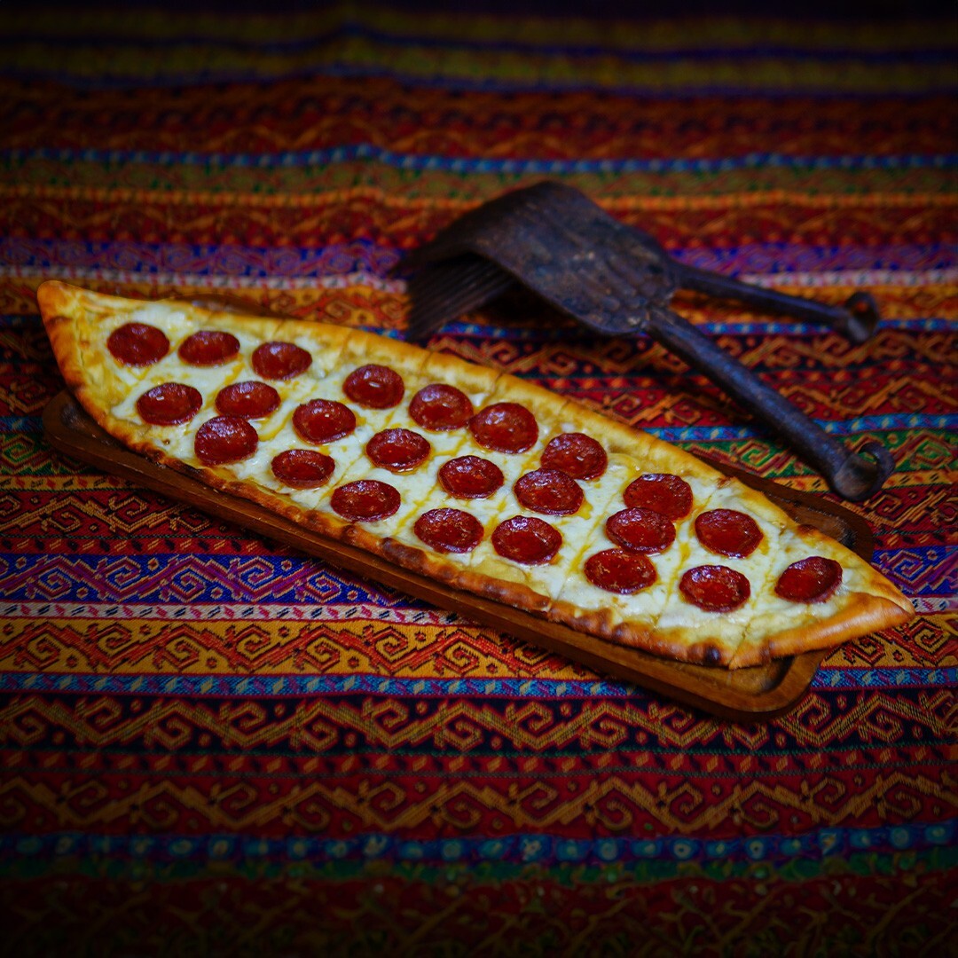 Sucuklu Kaşarlı Pide