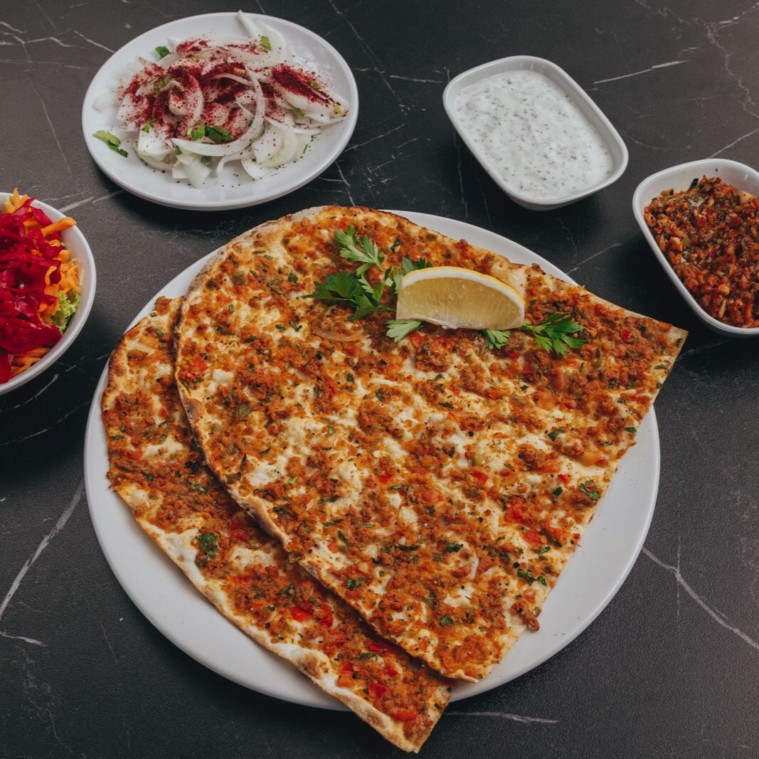 5 Lahmacun + 1 Litre Coca Cola