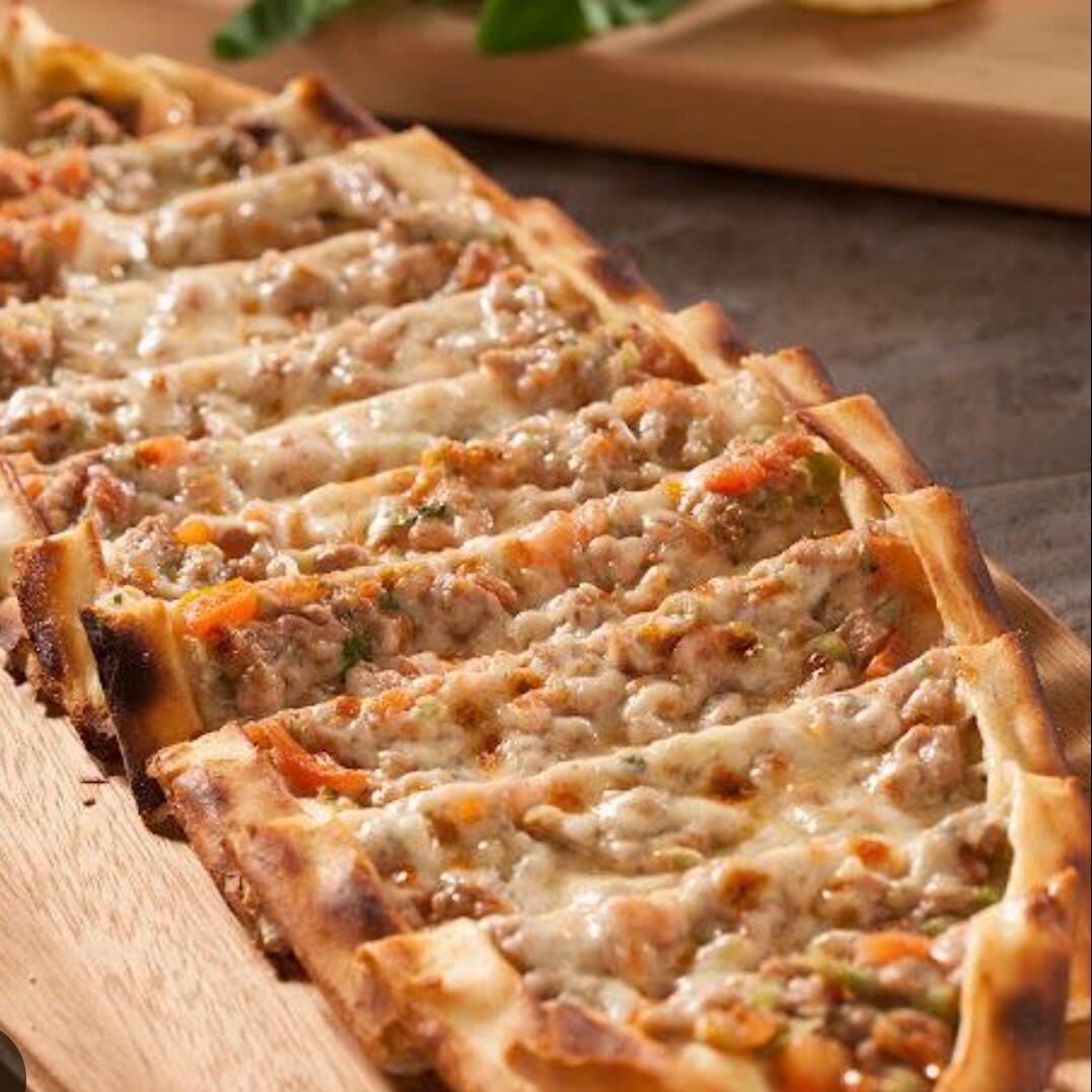 Kuşbaşılı Kaşarlı Pide
