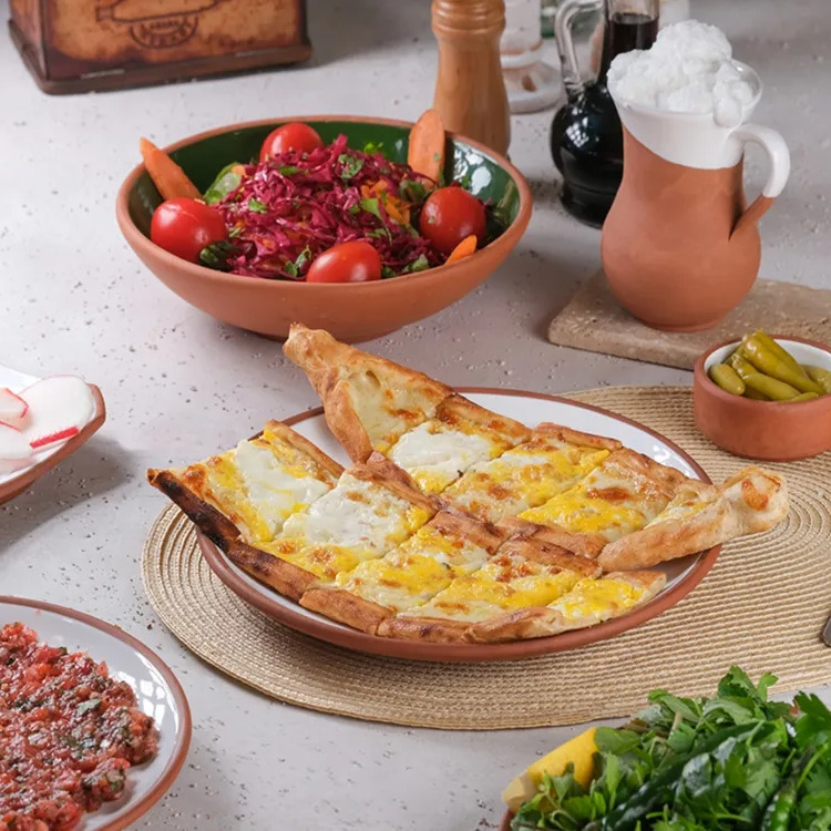 Yumurtalı Kaşarlı Pide