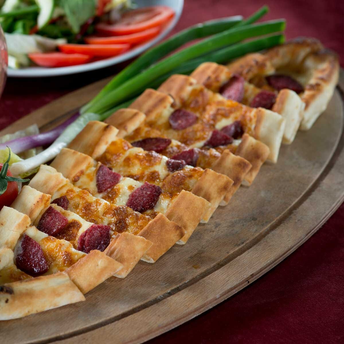 Kaşarlı Sucuklu Yumurtalı Pide