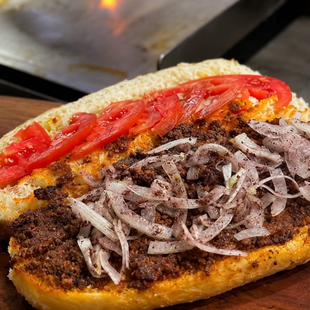 Kadirli Sucuk Ekmek + Ayran Menü