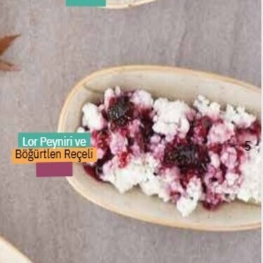 Lor Peyniri ve Böğürtlen Reçeli