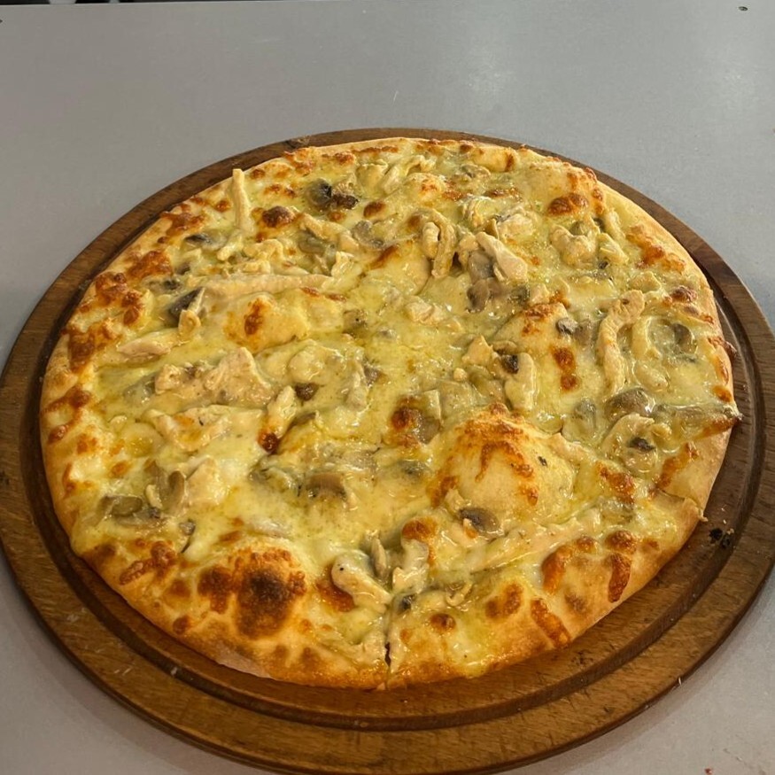 Körili Tavuklu Orta Boy Pizza