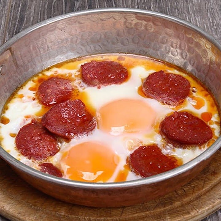 Sahanda Sucuklu Yumurta