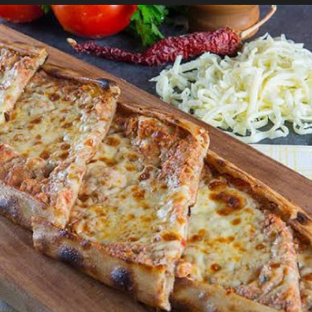 Kıymalı Kaşarlı Pide