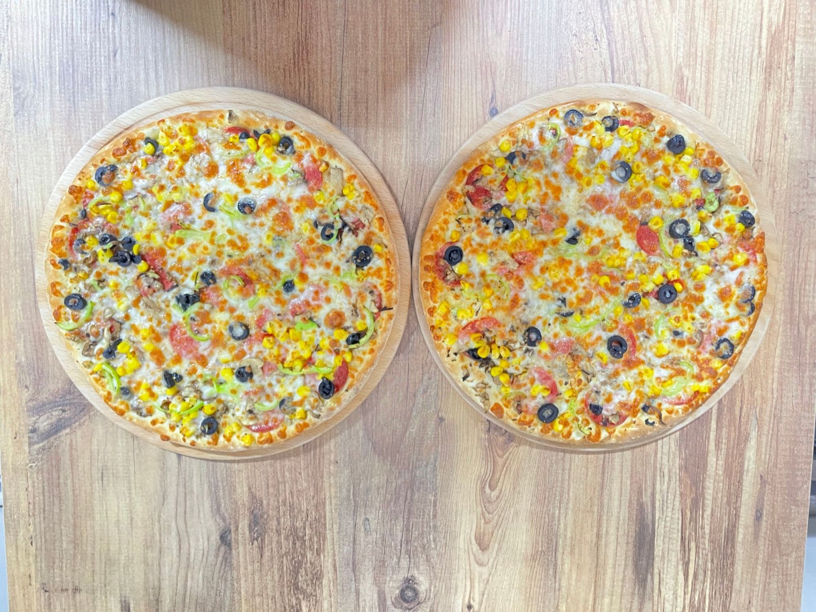 1 Alana 1 Bedava 2 Adet Orta- sucuk -mantar -mısır -peynirli pizza