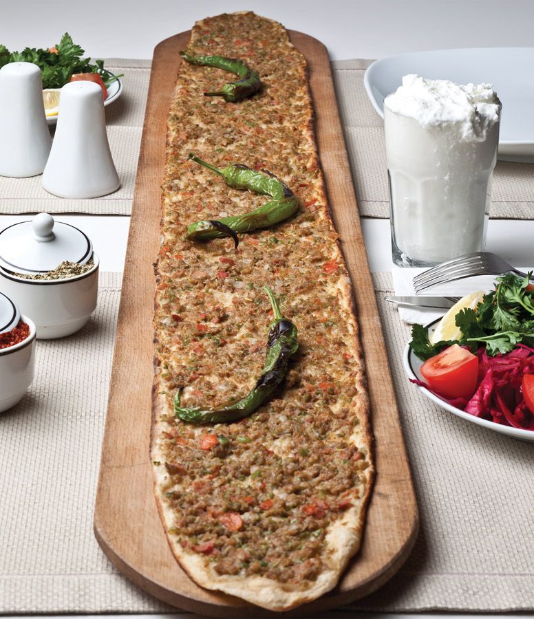 Kıymalı Kaşarlı Pide