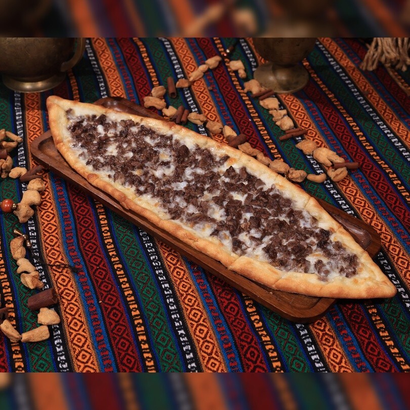 Kavurmalı Pide