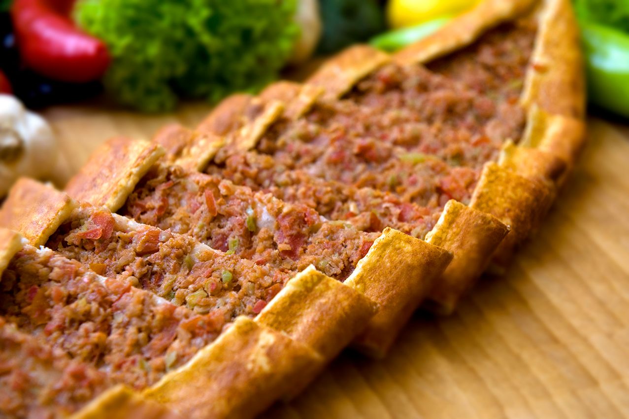 Kıymalı Kaşarlı Pide