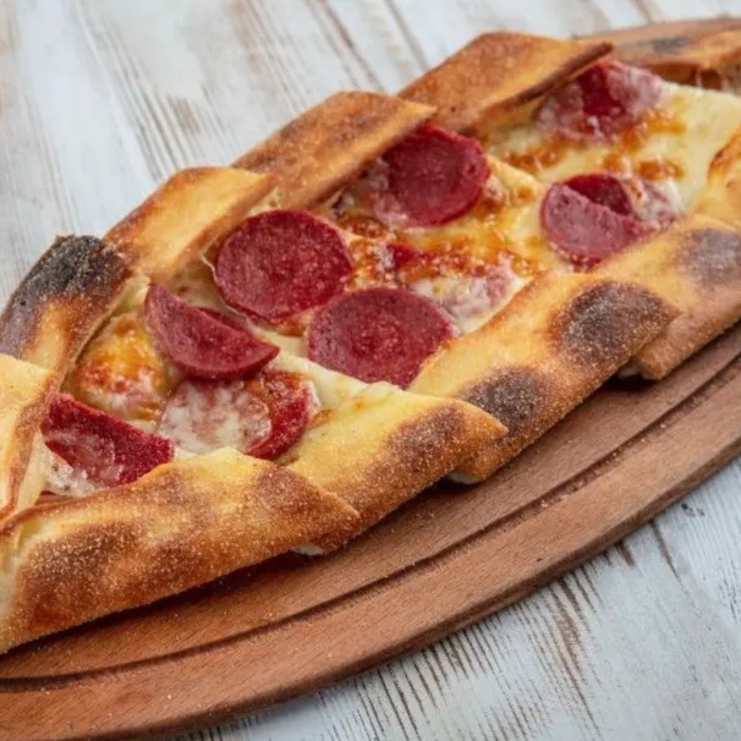 Karışık Pide (Sucuk-Kaşar-Yumurta)