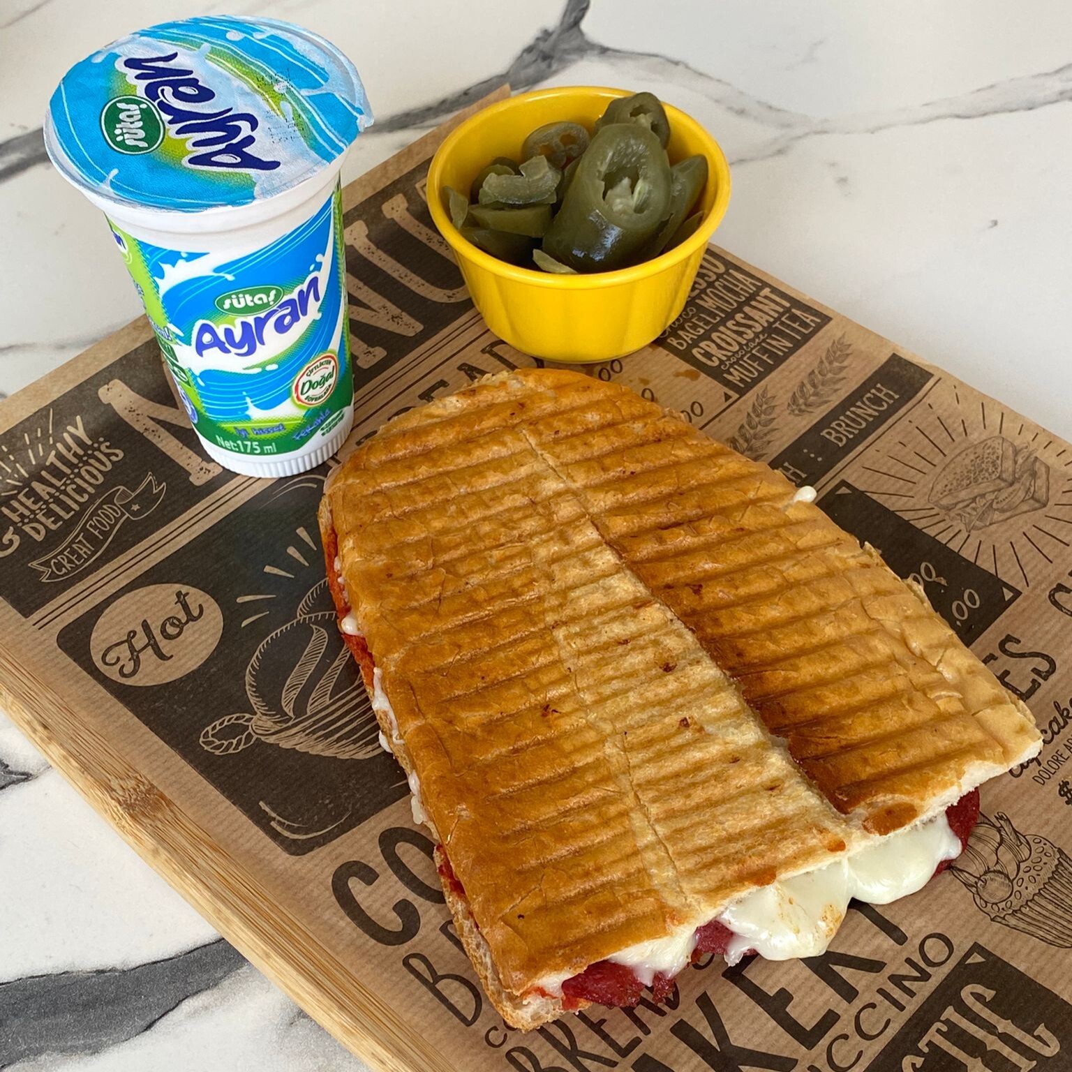 Yumurtalı Karışık Tost Yarım Ekmek +1 adet Küçük Ayran