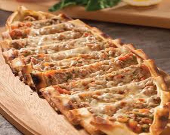 Kuşbaşılı Kaşarlı Pide