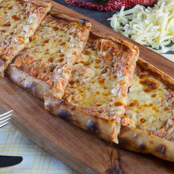 Kıymalı Kaşarlı Pide