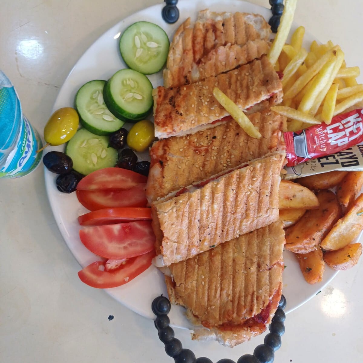 sosisli sucuklu kaşarlı tost menü