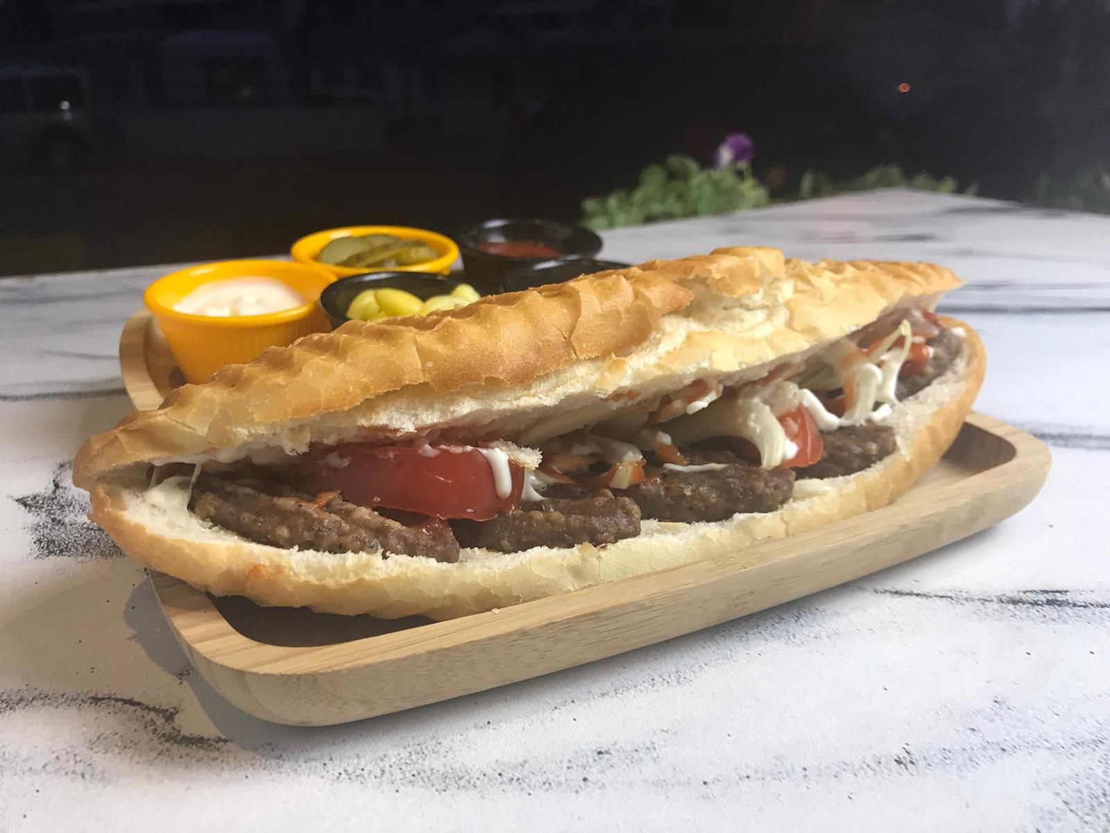 Ekmek Arası Izgara Köfte
