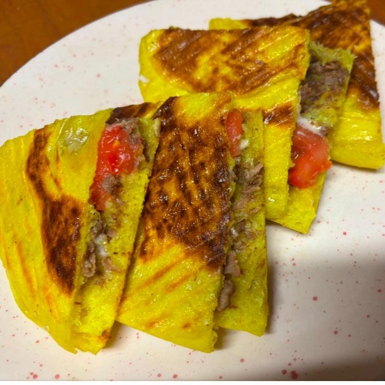 Bazlama Ekmek Arası Kavurmalı Tost + (Coca Cola 33 Cl.)