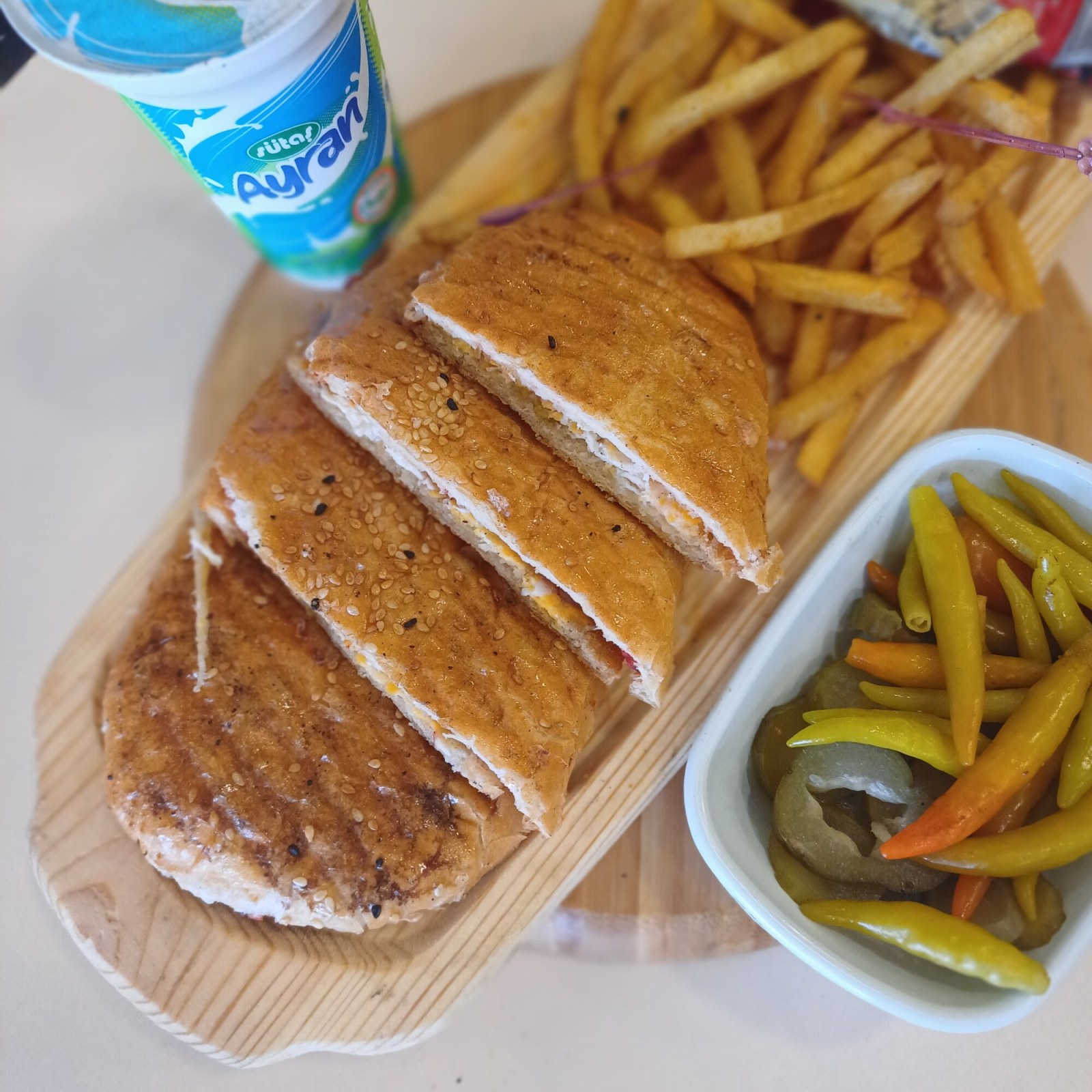Yumurtalı Kaşarlı Tost