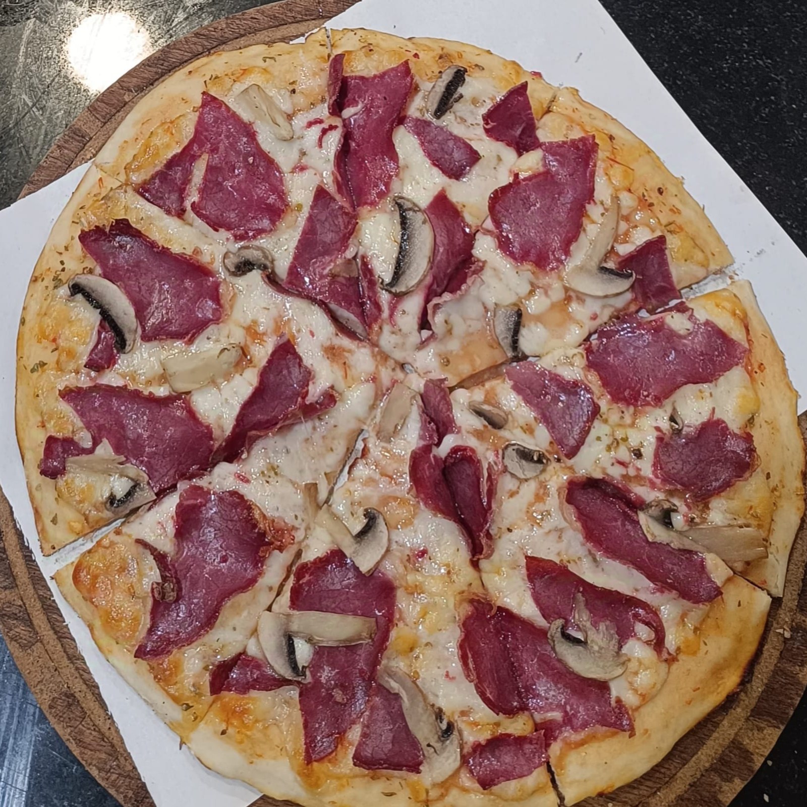 Dana Sucuksever Pizza (Büyük)