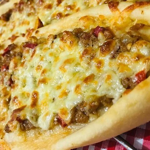 Kuşbaşılı Kaşarlı Pide