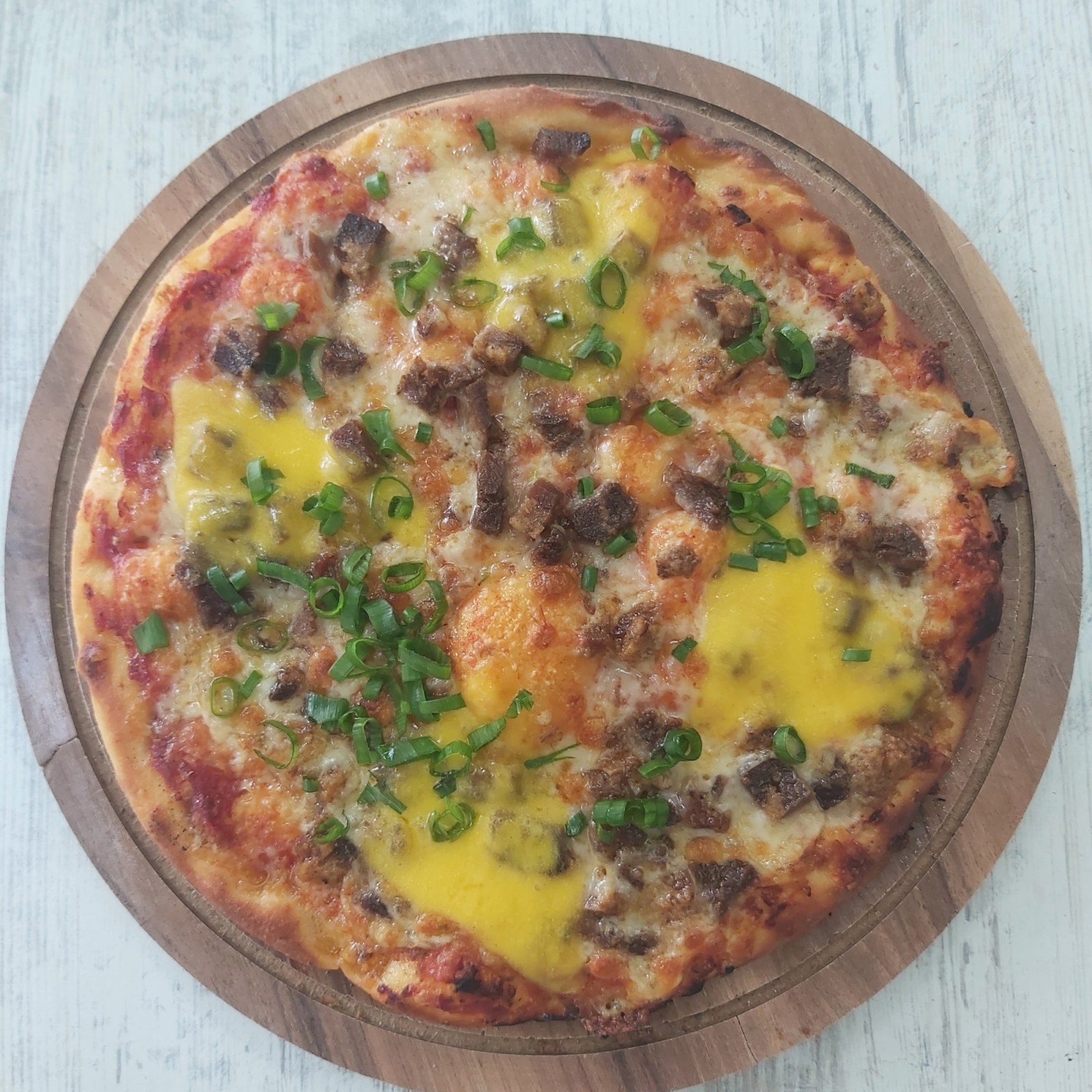 Kavurmalı-Kaşarlı Pizza (El Açması-Orta Boy)