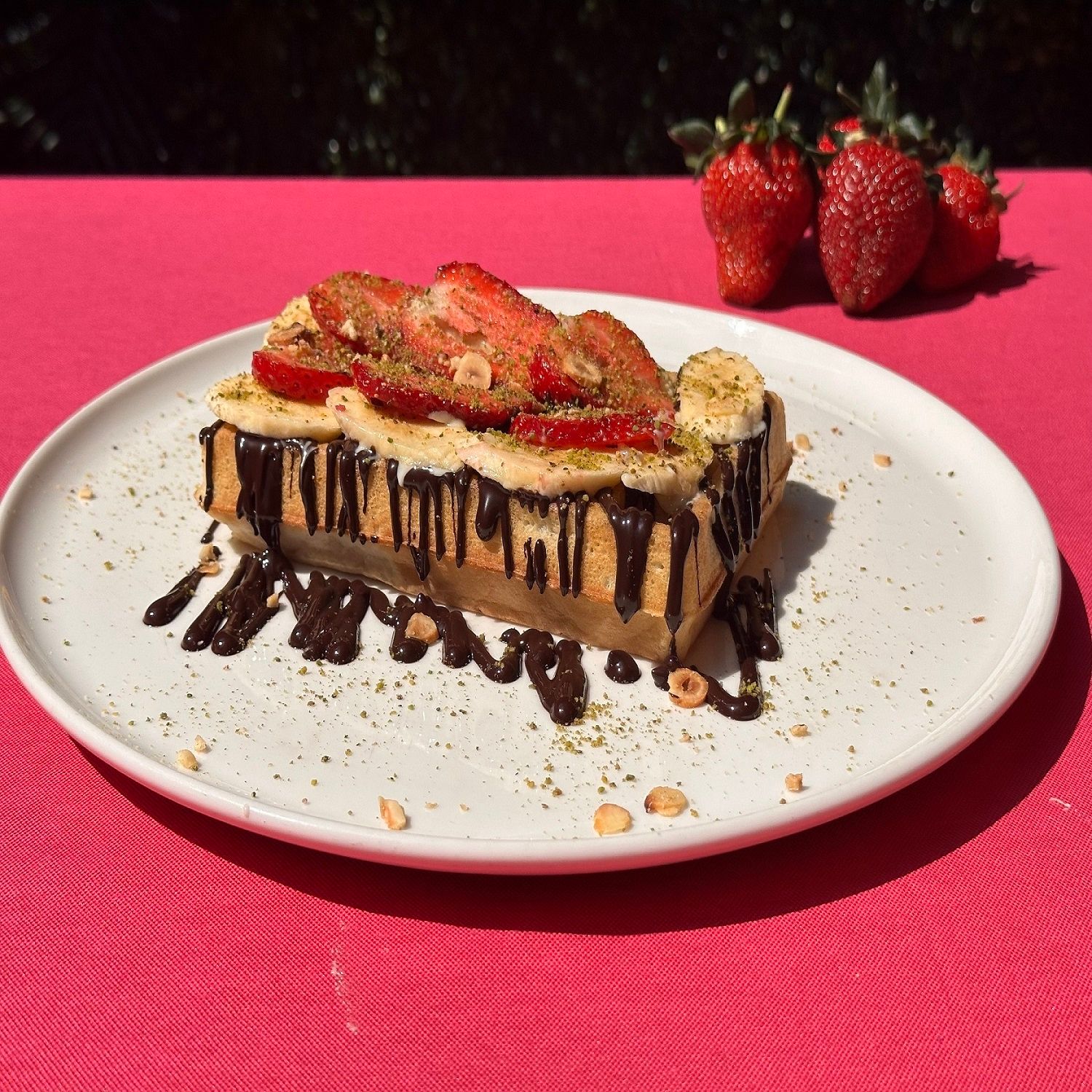 Bitter Çikolatalı Muzlu Çilekli Waffle